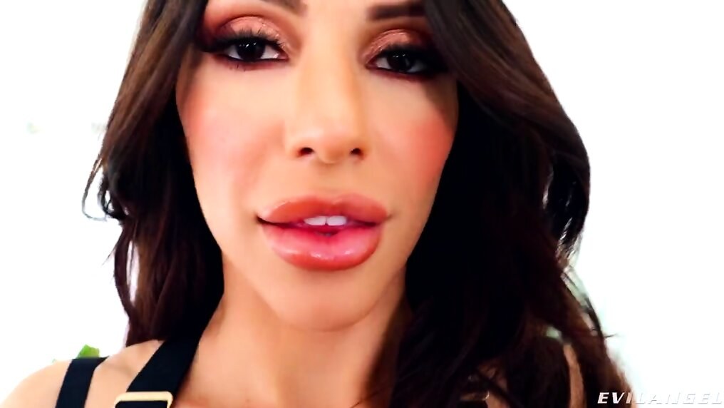 Elite Pornstar Takes a Giant Cock in Amazing Anal Action with Cumshot