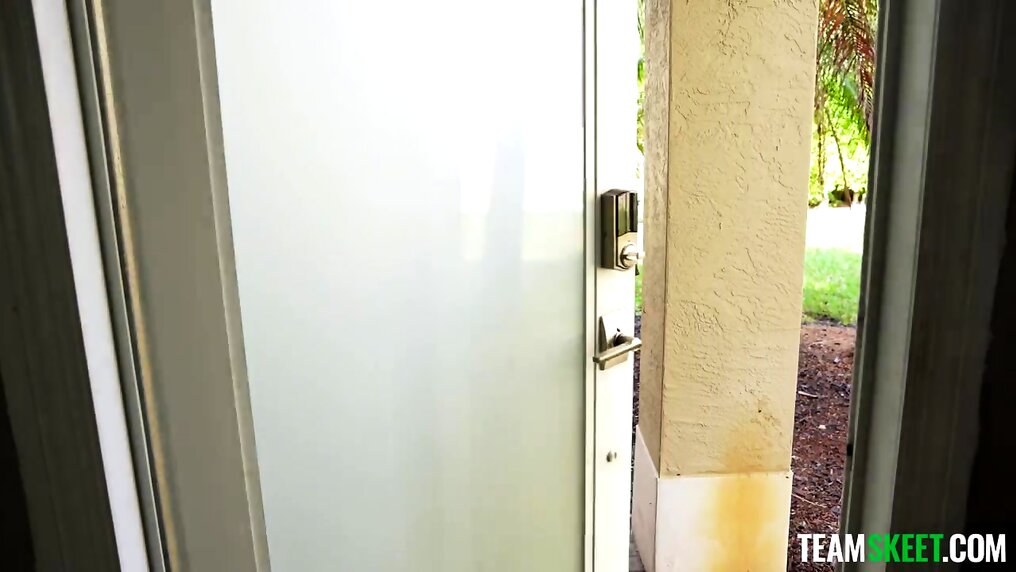 Tiny Delivery Girl Gets Big Tips for Overtime Anal & Blowjob